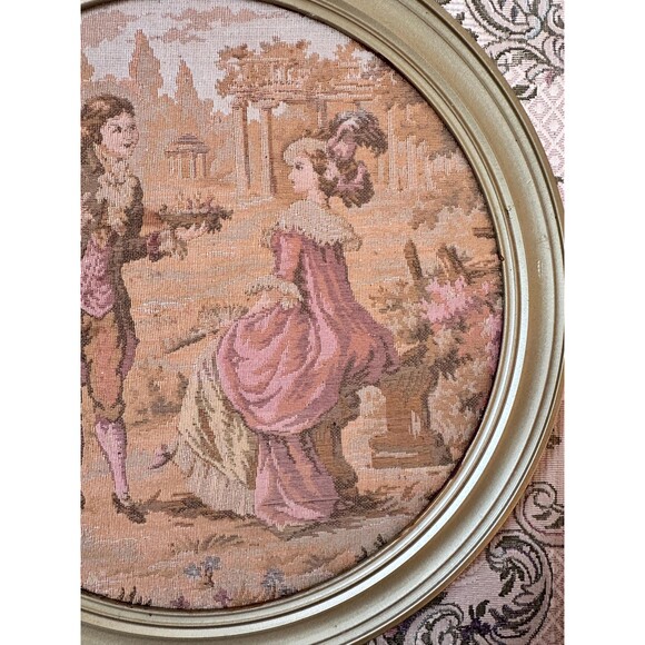 French vintage 1982 tapestry framed round, Aubusson, pastoral, romantic. - Picture 2 of 5
